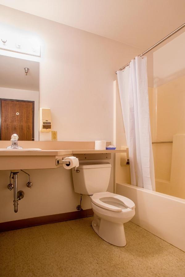 Lafayette Inn Moundsville Екстериор снимка