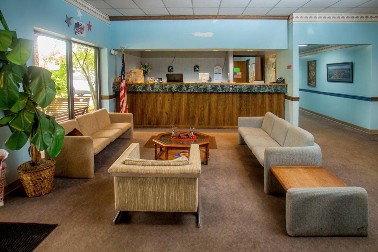 Lafayette Inn Moundsville Екстериор снимка